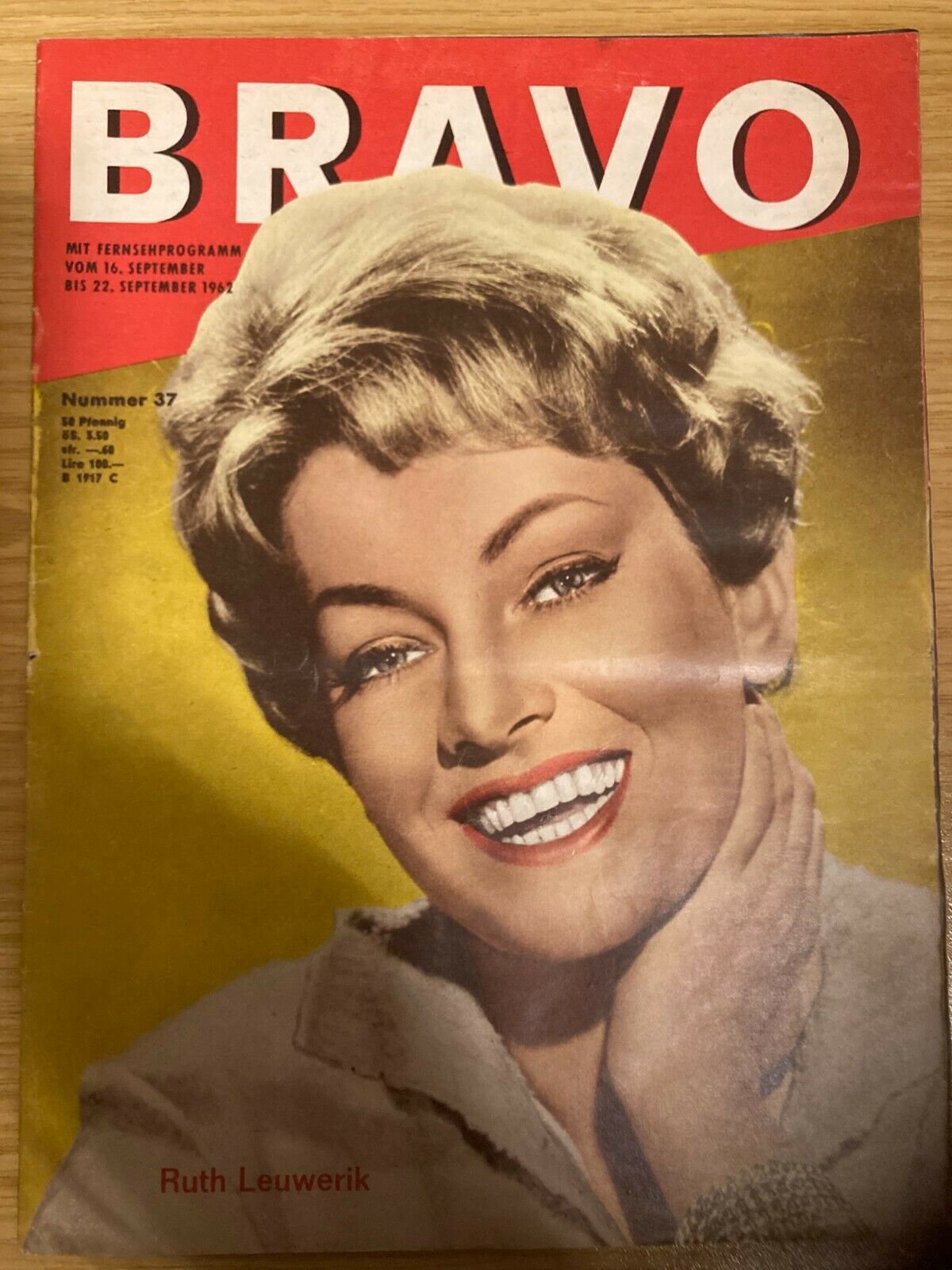 BRAVO magazine side cover Issue 37 16 September 1962