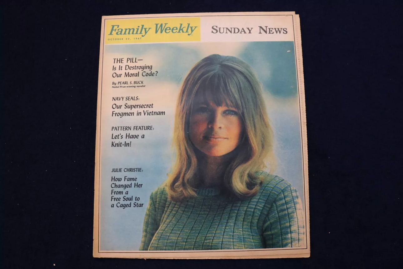 FAMILY WEEKLY magazine side cover 22 October 1967