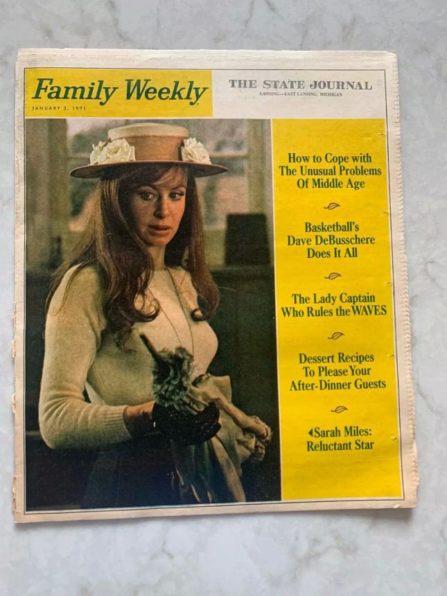 FAMILY WEEKLY magazine side cover 3 January 1971
