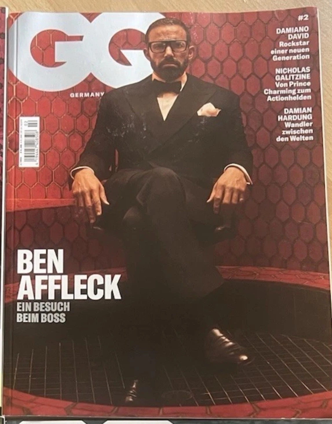 GENTLEMENS QUARTERLY GERMANY magazine side cover  April 2025