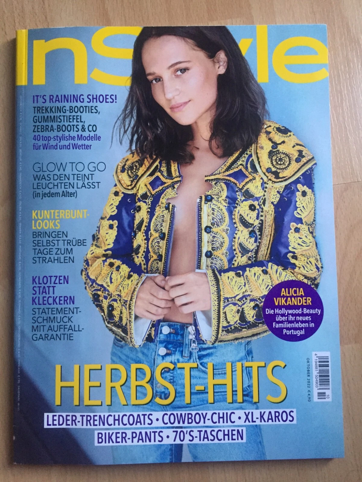IN STYLE GERMANY magazine side cover  October 2022