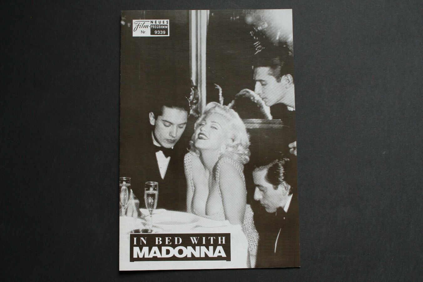 NEUES FILMPROGRAMM magazine side cover Issue 9339   
