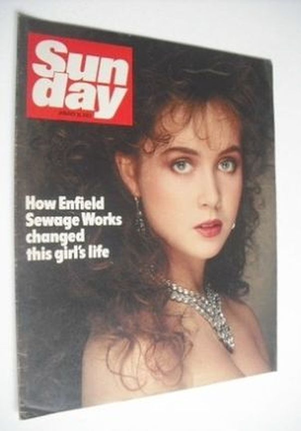 NEWS OF THE WORLD SUNDAY magazine side cover 16 January 1983