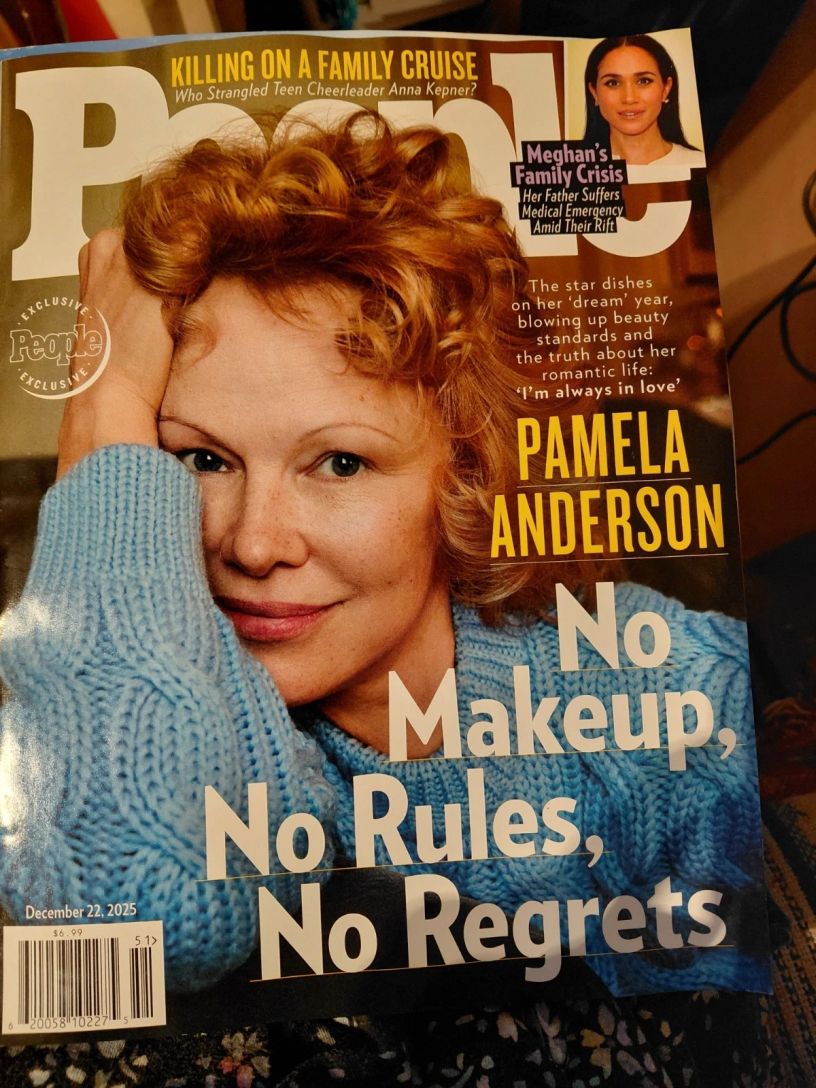 PEOPLE magazine side cover 22 December 2025