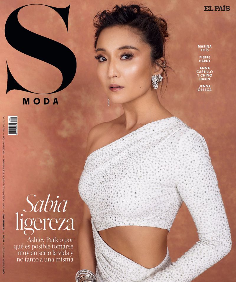 S MODA magazine side cover  December 2022
