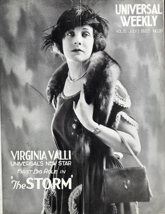 UNIVERSAL WEEKLY magazine side cover 1 July 1922
