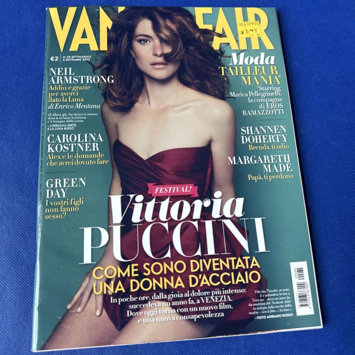 VANITY FAIR (Italy) magazine side cover Issue 35 5 September 2012