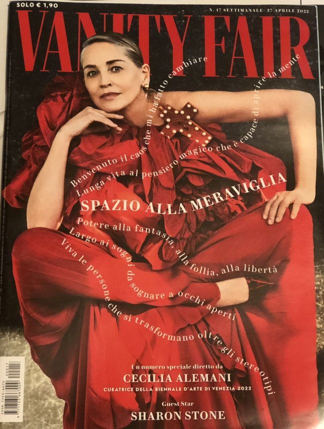 VANITY FAIR (Italy) magazine side cover Issue 17 27 April 2022
