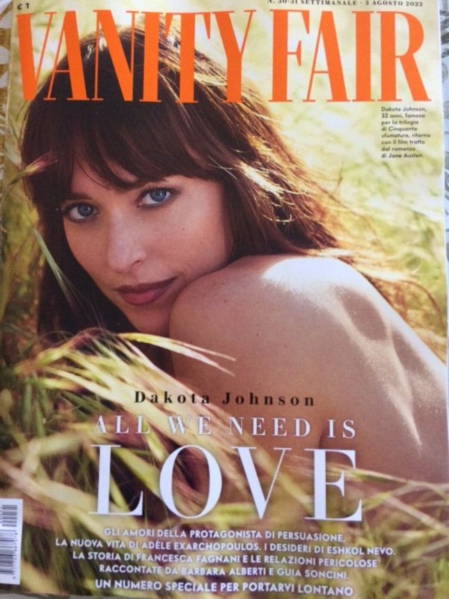 VANITY FAIR (Italy) magazine side cover Issue 30-31 3 August 2022