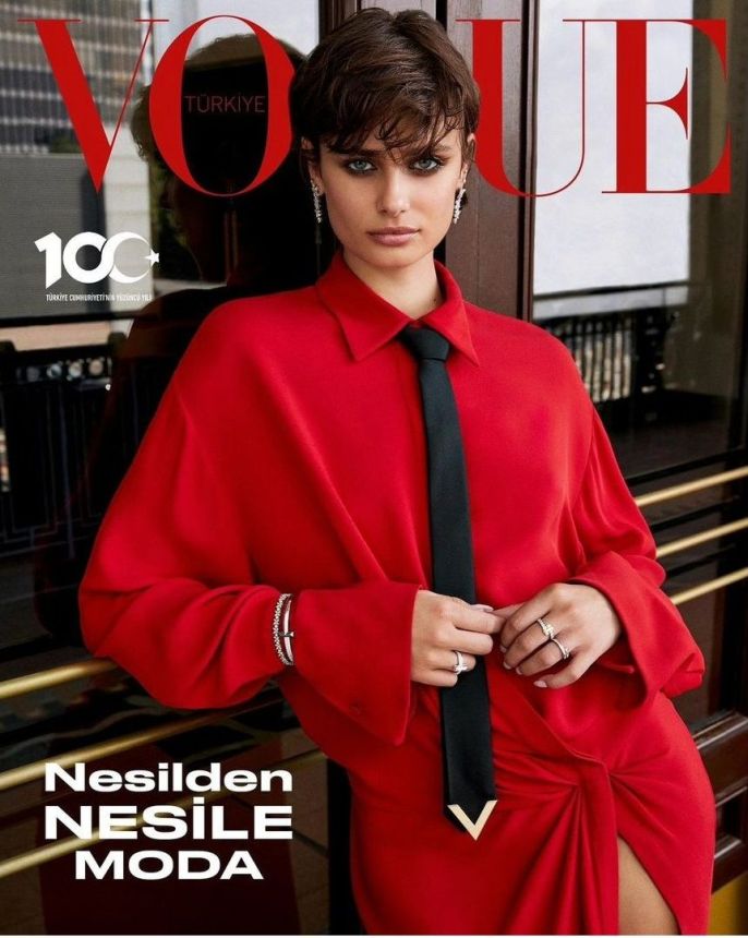 VOGUE TURKEY magazine side cover  October 2023